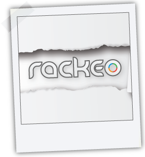 Marca Rackeo en composición tipo polaroid con efecto papel rasgado